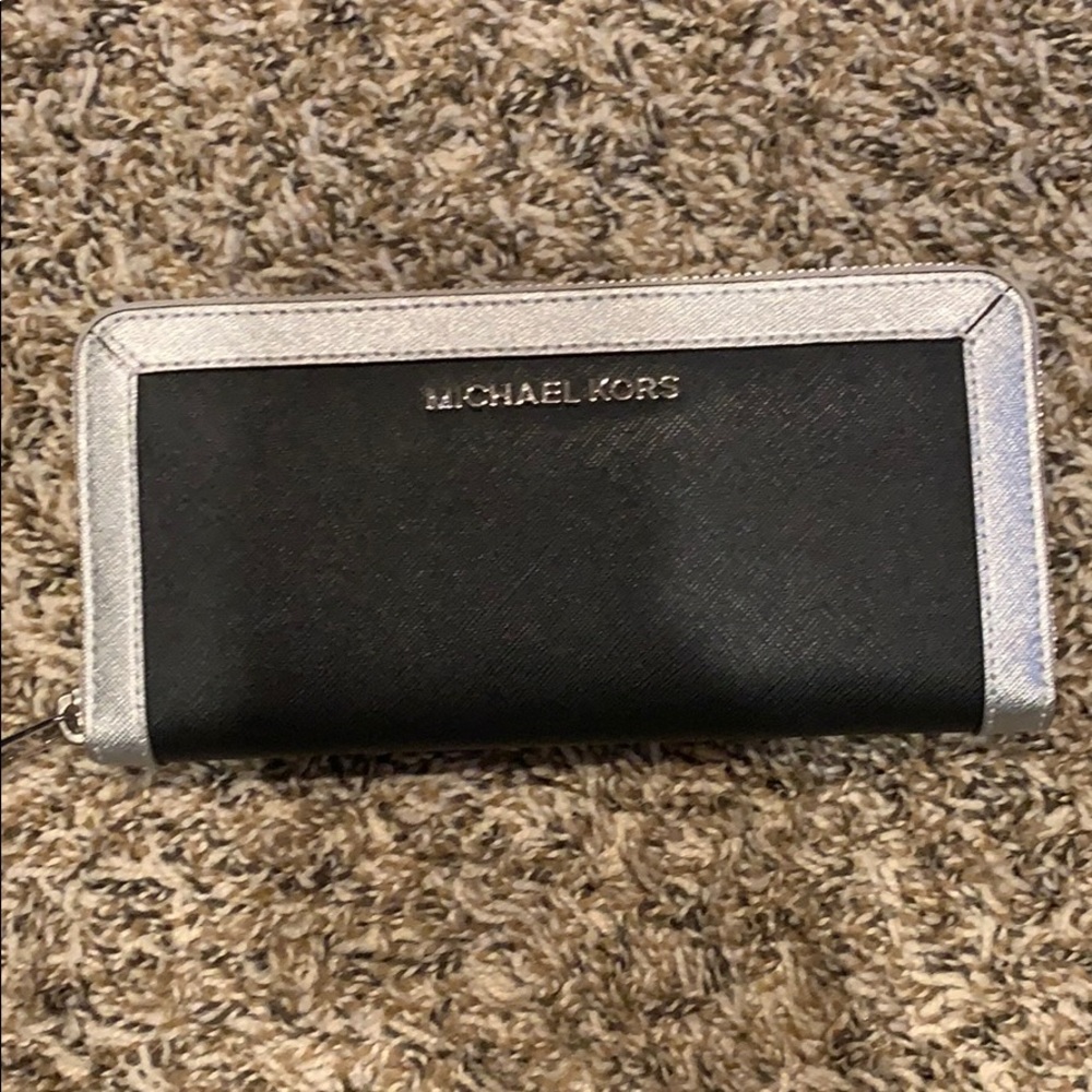 Mk michael kors frame out wallet black silver